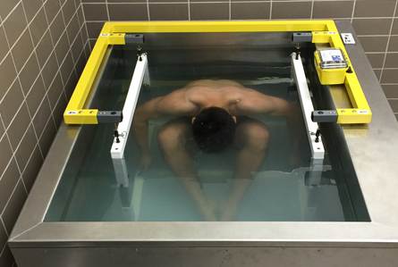 Tank based underwater weighing systems